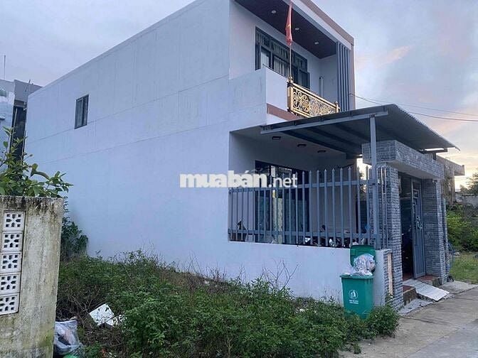 nhà 2 tầng đẹp kèm theo lô đất bên cạnh giá tốt