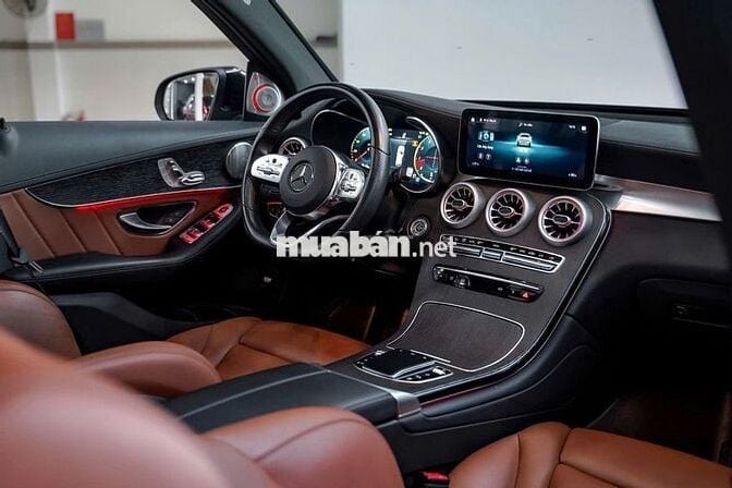 Mercedes GLC300 4Matic bản update V1 2022