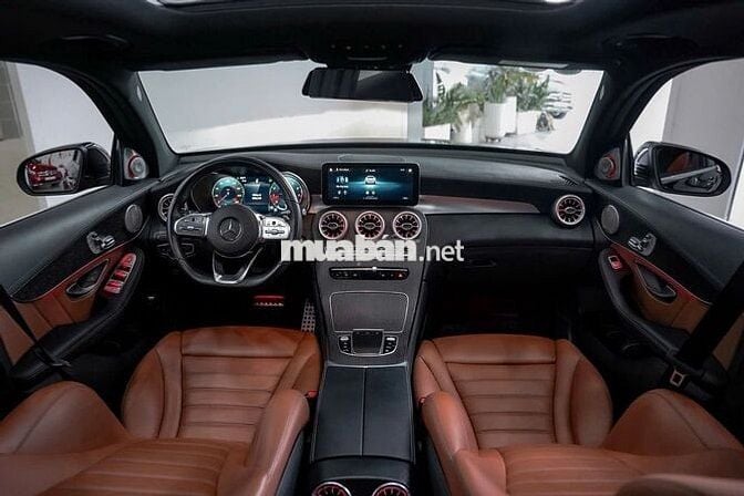 Mercedes GLC300 4Matic bản update V1 2022