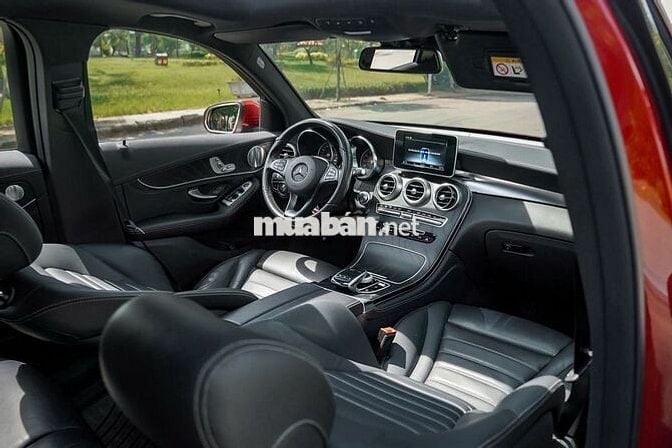 Mercedes GLC300 4Matic 2019, Bank 90%