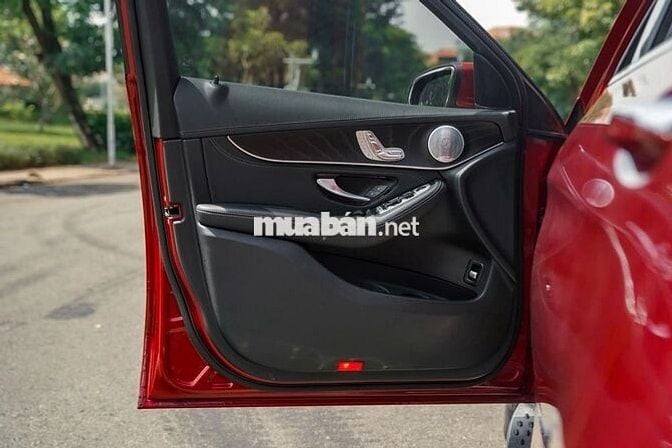 Mercedes GLC300 4Matic 2019, Bank 90%