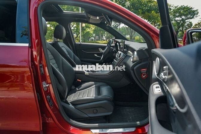 Mercedes GLC300 4Matic 2019, Bank 90%