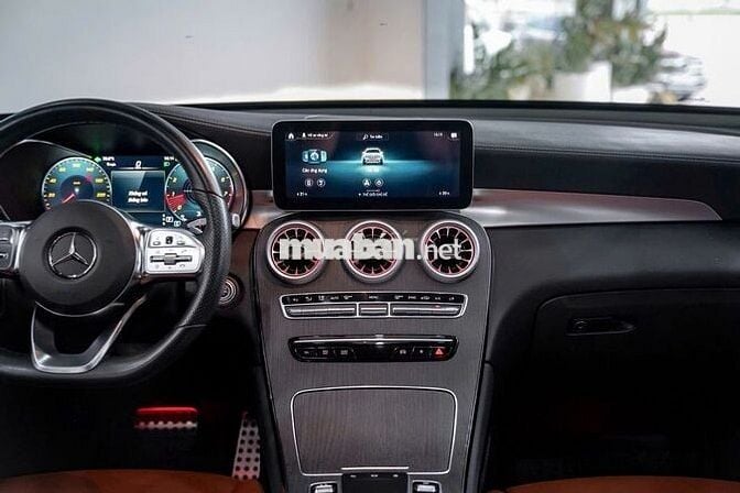 Mercedes GLC300 4Matic bản update V1 2022