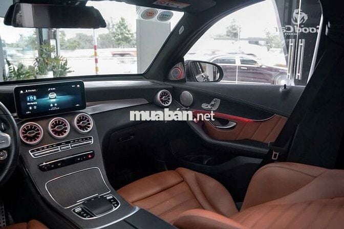 Mercedes GLC300 4Matic bản update V1 2022