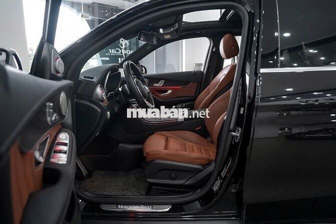 Mercedes GLC300 4Matic bản update V1 2022