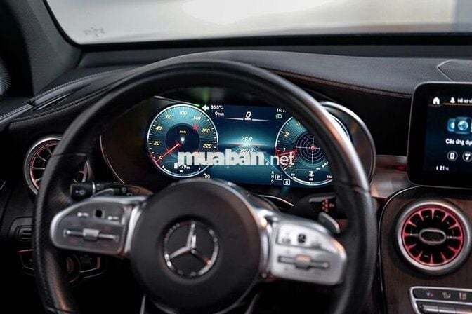 Mercedes GLC300 4Matic bản update V1 2022