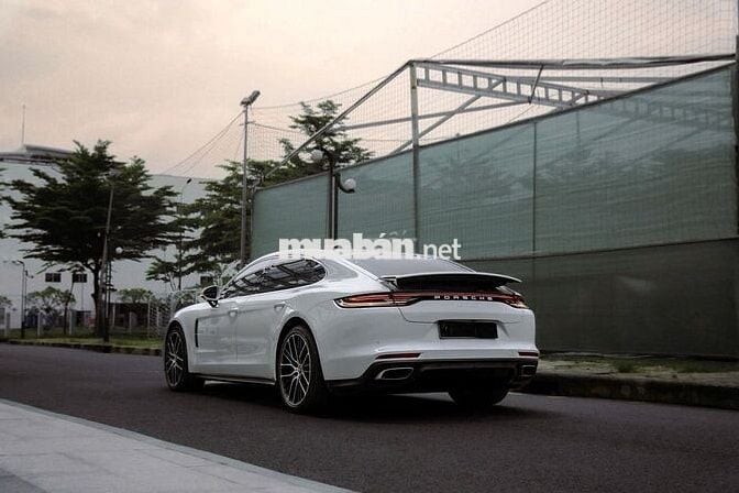 Porsche Panamera 2023 4 Executive - 15000 km