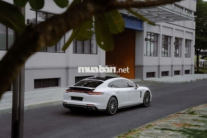 Porsche Panamera 2023 4 Executive - 15000 km