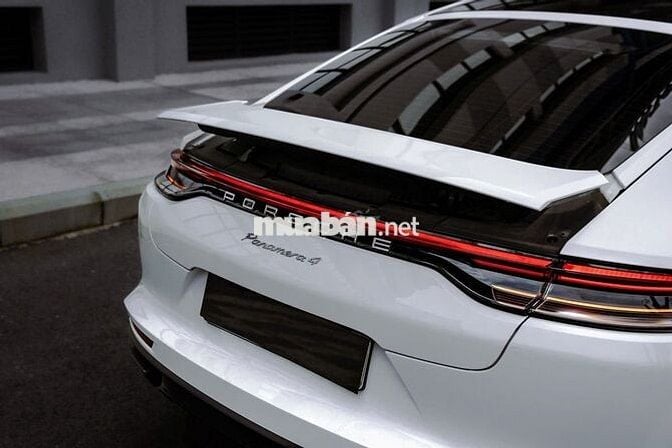 Porsche Panamera 2023 4 Executive - 15000 km