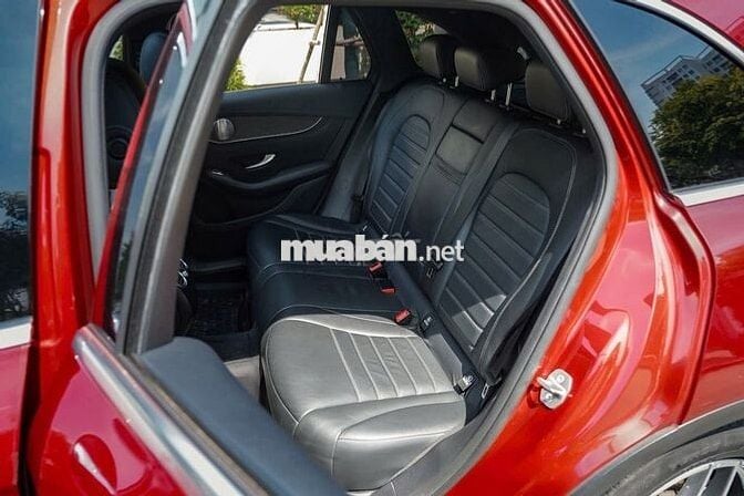 Mercedes GLC300 4Matic 2019, Bank 90%