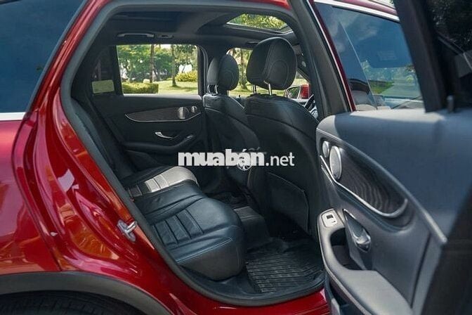 Mercedes GLC300 4Matic 2019, Bank 90%