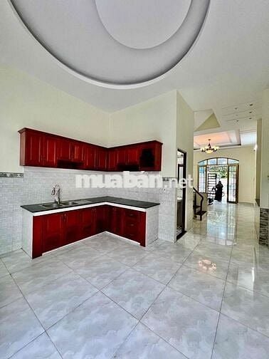 Nhà Sạch DT 120m2 1Trệt 1Lầu 2Pn 3Wc Hẻm Xe  Ôtô Đậu Nhà Gần Rạch Gia