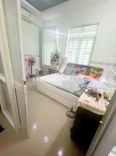 Nhà 4 tầng hẻm thông ngay chợ Bùi Minh Trực P5Q8. Giá 5.5 tỷ TL