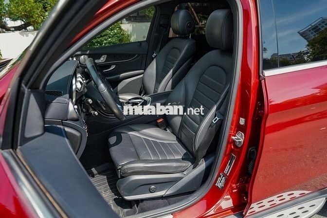 Mercedes GLC300 4Matic 2019, Bank 90%