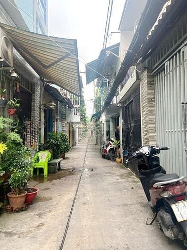 Nhà 4 tầng hẻm thông ngay chợ Bùi Minh Trực P5Q8. Giá 5.5 tỷ TL