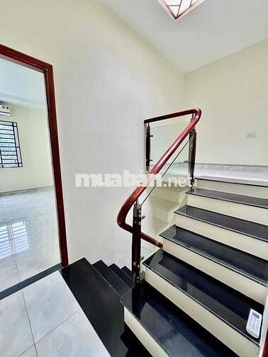 Nhà Sạch DT 120m2 1Trệt 1Lầu 2Pn 3Wc Hẻm Xe  Ôtô Đậu Nhà Gần Rạch Gia