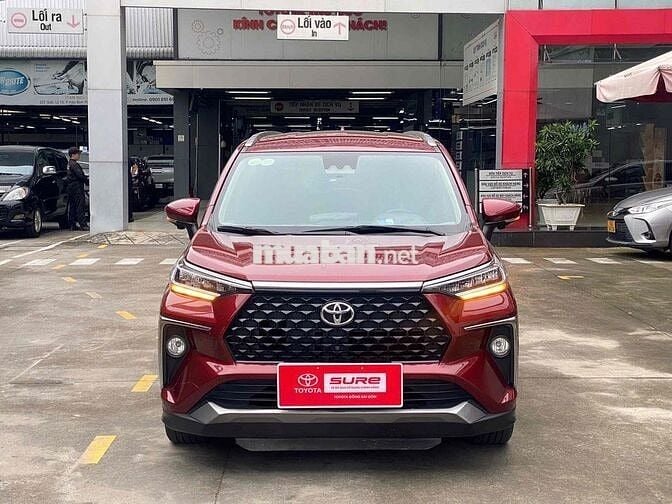 Toyota Veloz top màu đỏ zin 2024 giá thương lượng