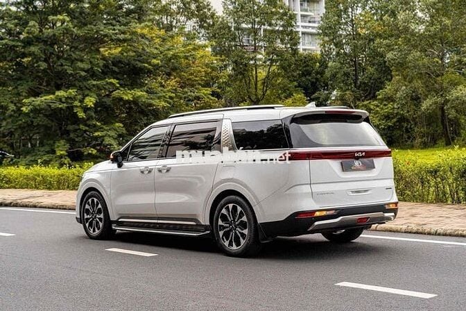 Carnival Signature 3.5 xăng Sx 2023 màu trắng