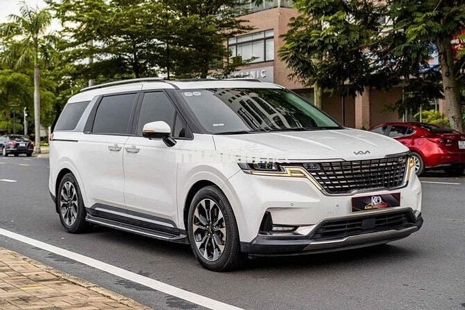 Carnival Signature 3.5 xăng Sx 2023 màu trắng