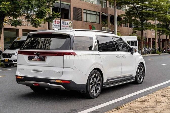 Carnival Signature 3.5 xăng Sx 2023 màu trắng