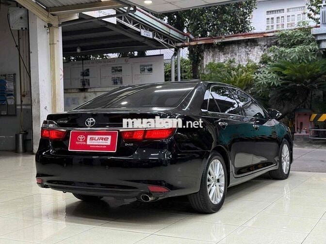 Toyota Camry 2.0E màu đen nội thất kem 2017 xe zin