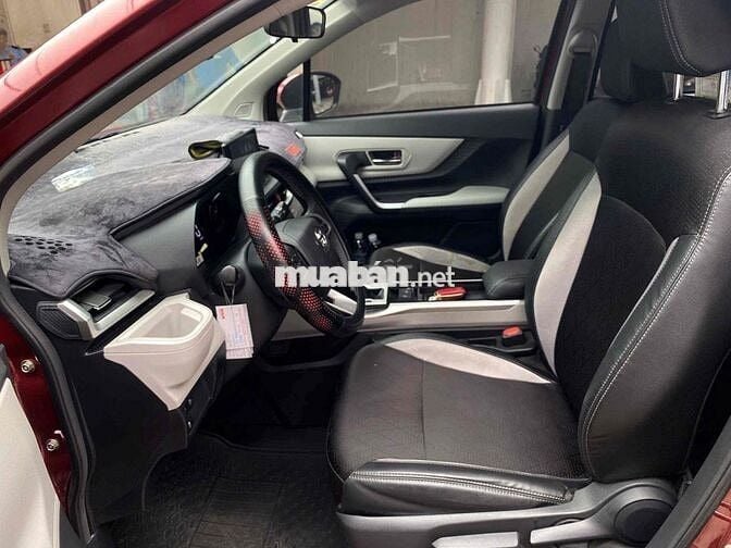 Toyota Veloz top màu đỏ zin 2024 giá thương lượng