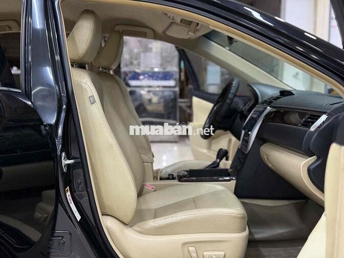 Toyota Camry 2.0E màu đen nội thất kem 2017 xe zin