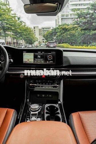 Carnival Signature 3.5 xăng Sx 2023 màu trắng