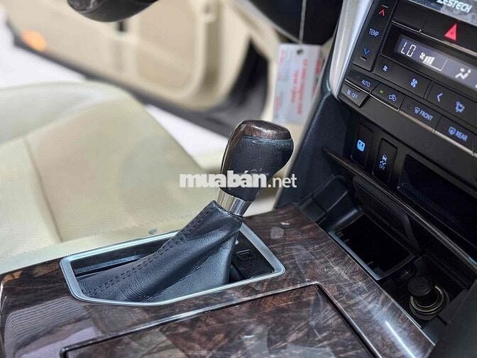 Toyota Camry 2.0E màu đen nội thất kem 2017 xe zin