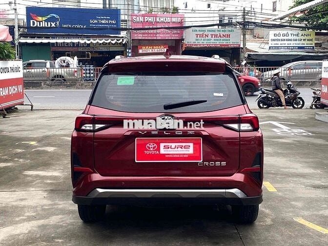 Toyota Veloz top màu đỏ zin 2024 giá thương lượng