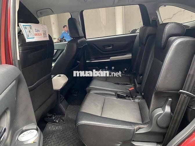 Toyota Veloz top màu đỏ zin 2024 giá thương lượng