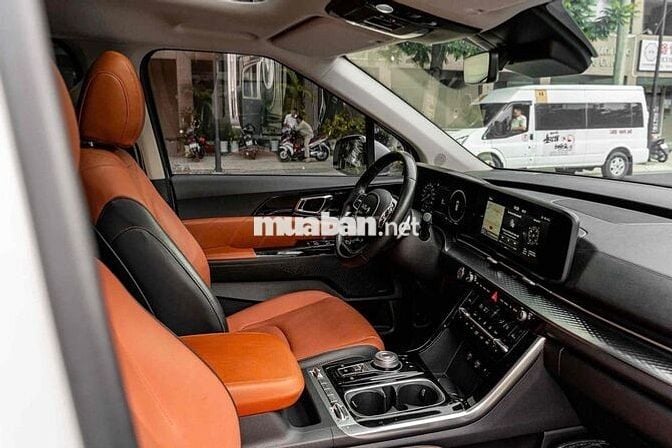 Carnival Signature 3.5 xăng Sx 2023 màu trắng