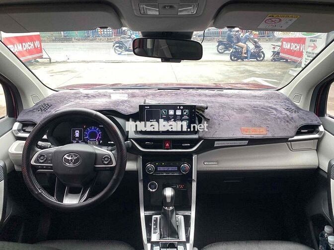 Toyota Veloz top màu đỏ zin 2024 giá thương lượng