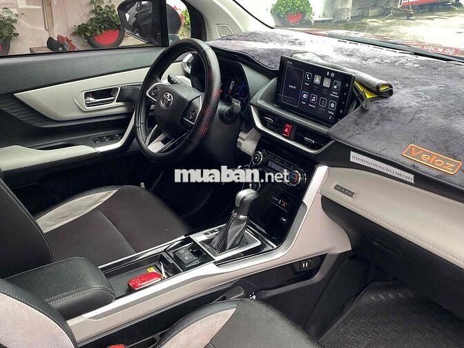 Toyota Veloz top màu đỏ zin 2024 giá thương lượng