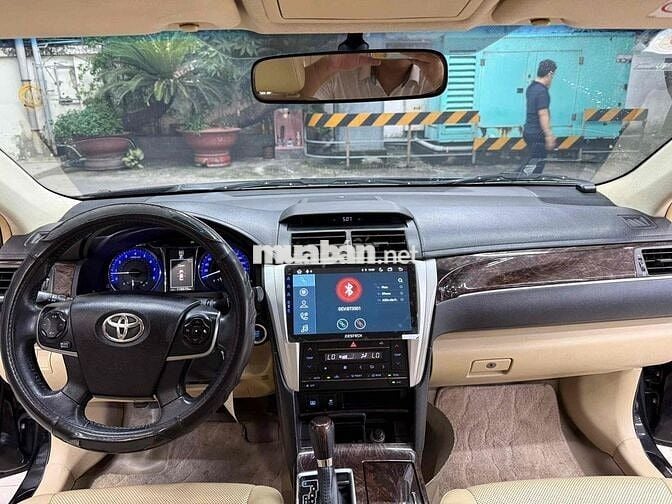 Toyota Camry 2.0E màu đen nội thất kem 2017 xe zin