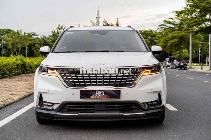 Carnival Signature 3.5 xăng Sx 2023 màu trắng