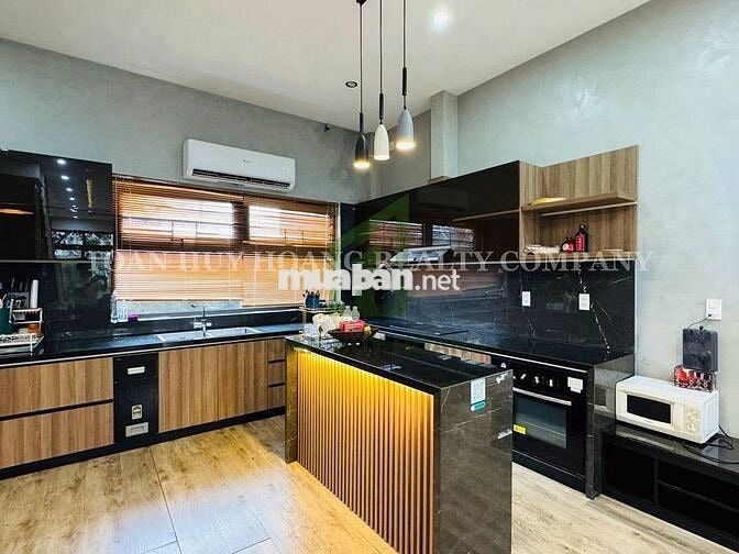 VILLA GẦN SÔNG HÀN – GẦN CẦU THUẬN PHƯỚC 4 PN HIỆN ĐẠI CÓ HỒ BƠI