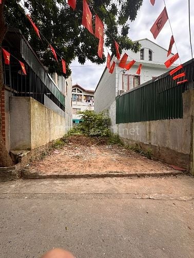 ĐẤT NGỌC THUỴ 122 TRIỆU/M2 - Ô TÔ VÀO - NGÕ THÔNG - HÀNG XÓM KHAI SƠN