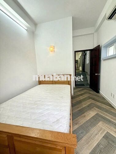 Bán nhà sẵn kết cấu xe hơi tới nơi Nguyễn Hữu Cảnh gần Landmark, 4x12m