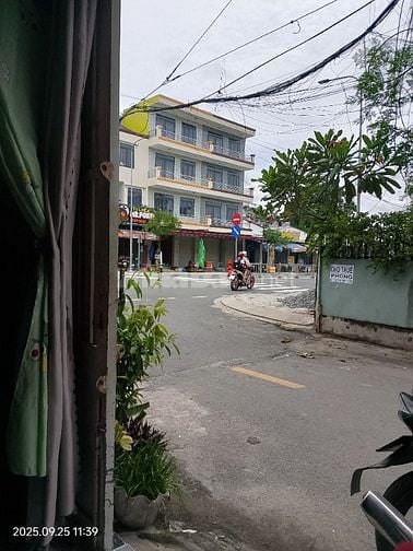 Nhà mặt tiền đường khu dân cư đông 