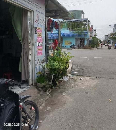 Nhà mặt tiền đường khu dân cư đông 