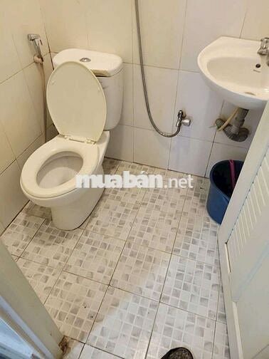 Cho thuê nhà nguyên căn có sẵn 1 máy lạnh, tủ lạnh