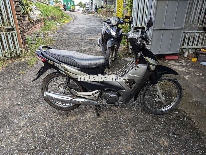 Xe máy zin êm chạy liền 9 chủ