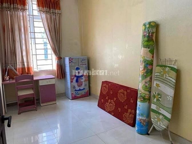  Cho thuê nhà ngõ 208 đội cấn 100m x4T ô tô đỗ cửa