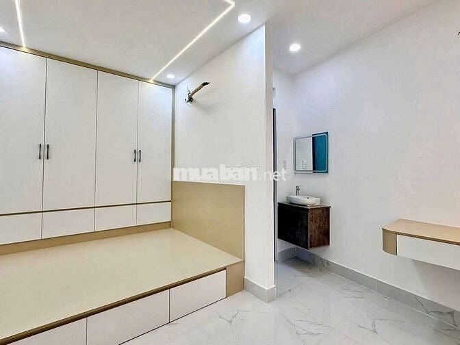 Nhà đẹp full nội thất 4,7 x 12 có 5pn 5wc sân thượng