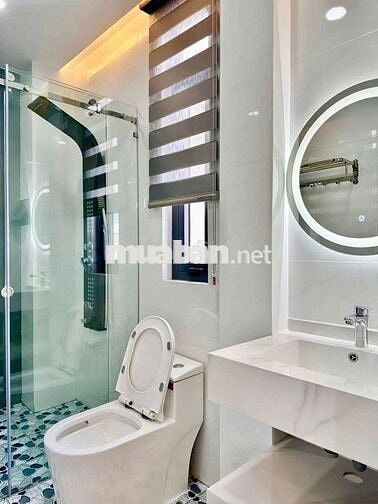 Nhà đẹp full nội thất 4,7 x 12 có 5pn 5wc sân thượng