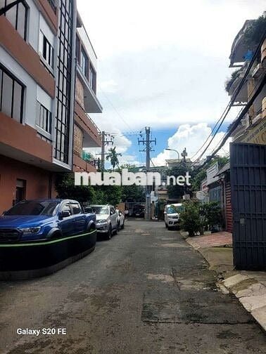 Nhà đường trước thèm to ô tô đậu trước nhà