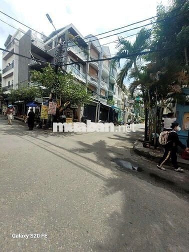 Nhà đường trước thèm to ô tô đậu trước nhà