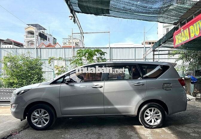 Toyota Innova 2.0E 2016 mode 2017 - 128,000km