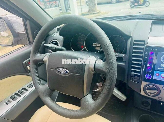 Everest 2014 1 chủ sử dụng biển TPHCM.